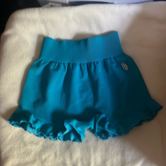 NEW-🌺free people flirty shorty short ruffled hem line - Picture 2 of 16